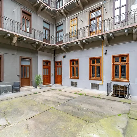 City Center Loft Haven: Modern Elegance Budapest Exterior photo