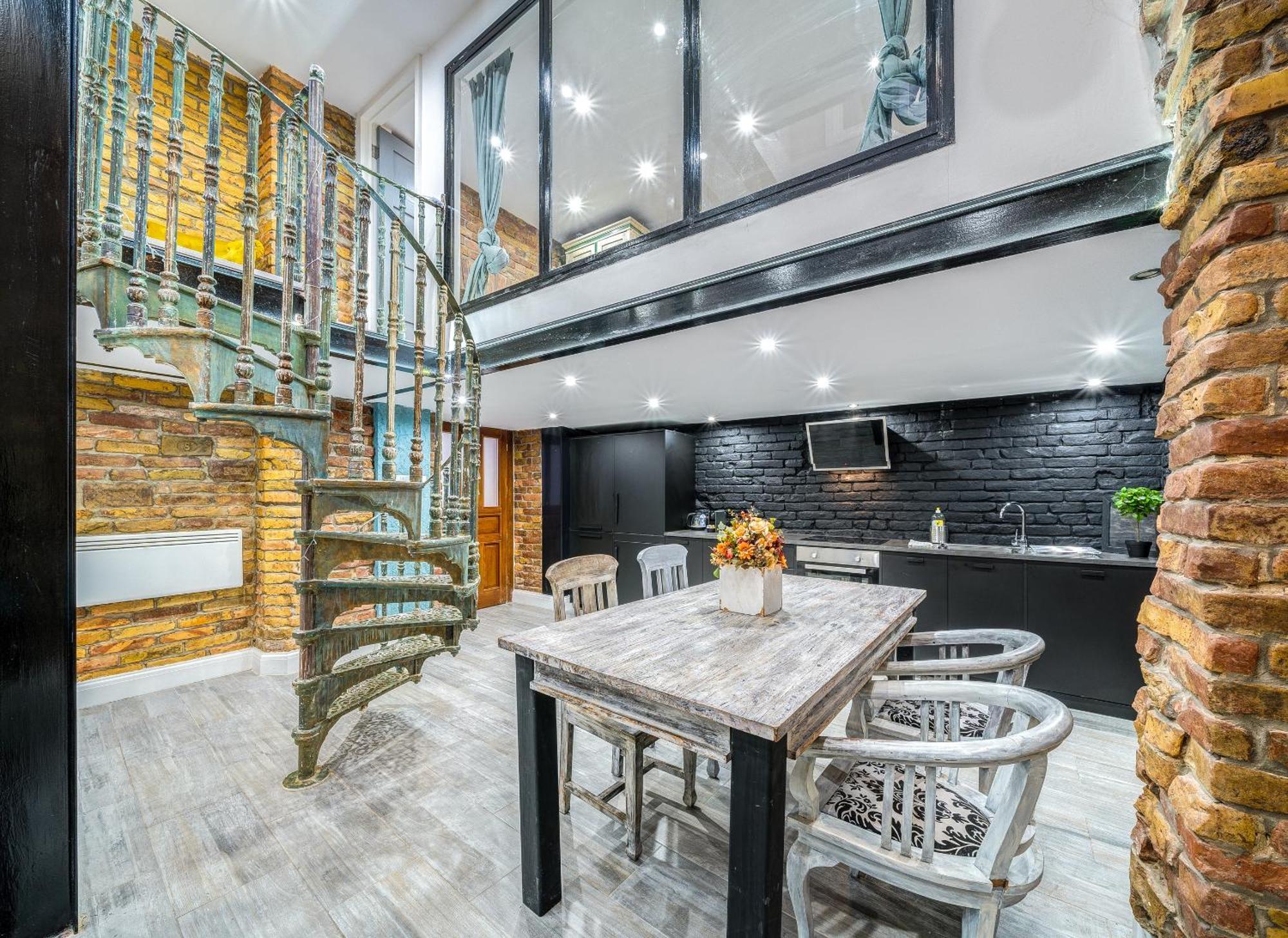 Center Loft Haven: Modern Elegance * Budapest