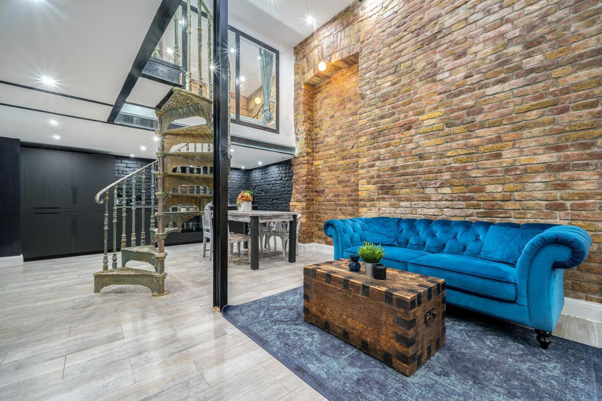 Apartment Center Loft Haven: Modern Elegance