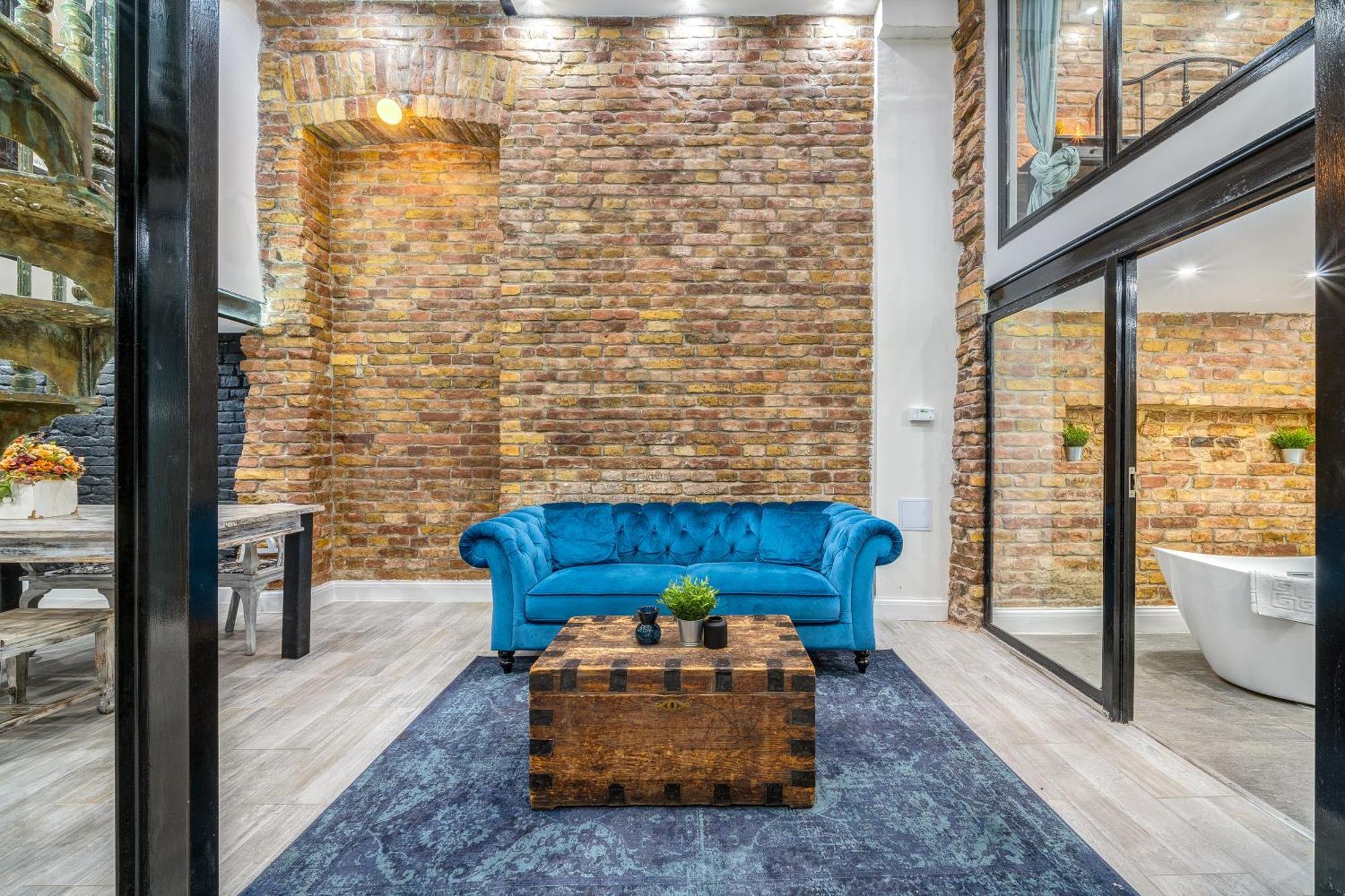 Center Loft Haven: Modern Elegance Apartment Budapest