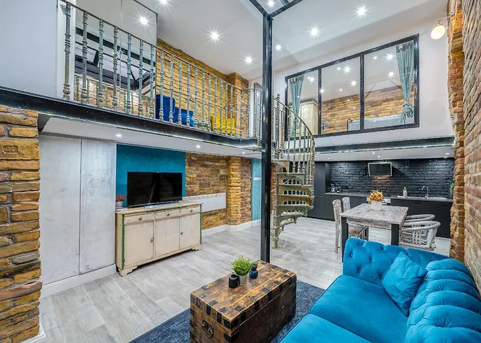 City Center Loft Haven: Modern Elegance